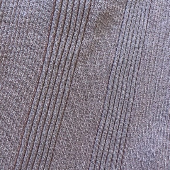 Forever 21 Tank Top Sweater Rose Gold Shimmer Size M Gold shiny V-Neck NWT Sz M - Picture 3 of 8